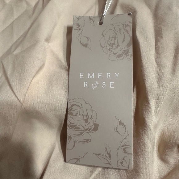 ***NEW*** Emory Rose - Round Neck Knot Hem Blouse - Picture 4 of 5